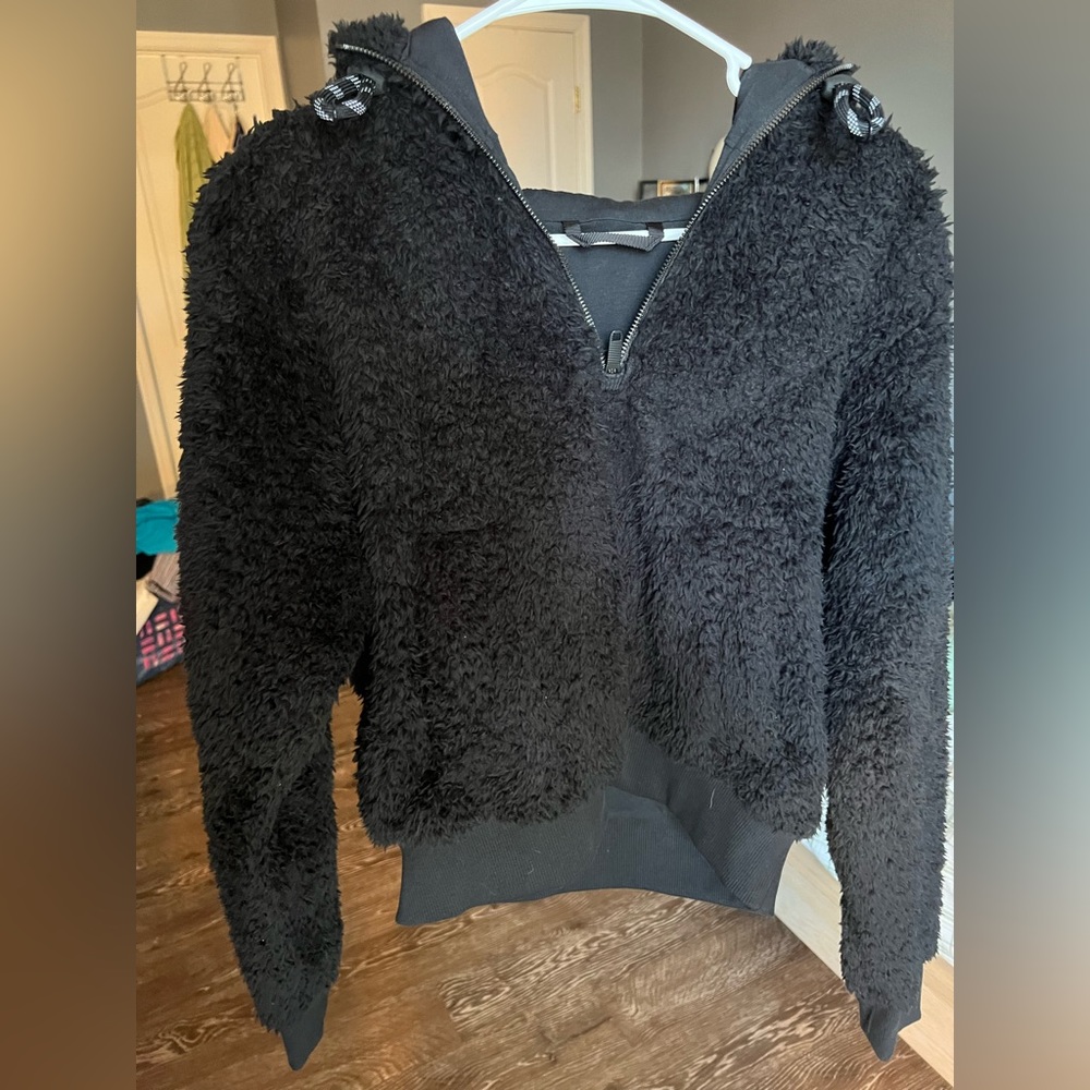 I’m not sure of the brand, Size Small, Black